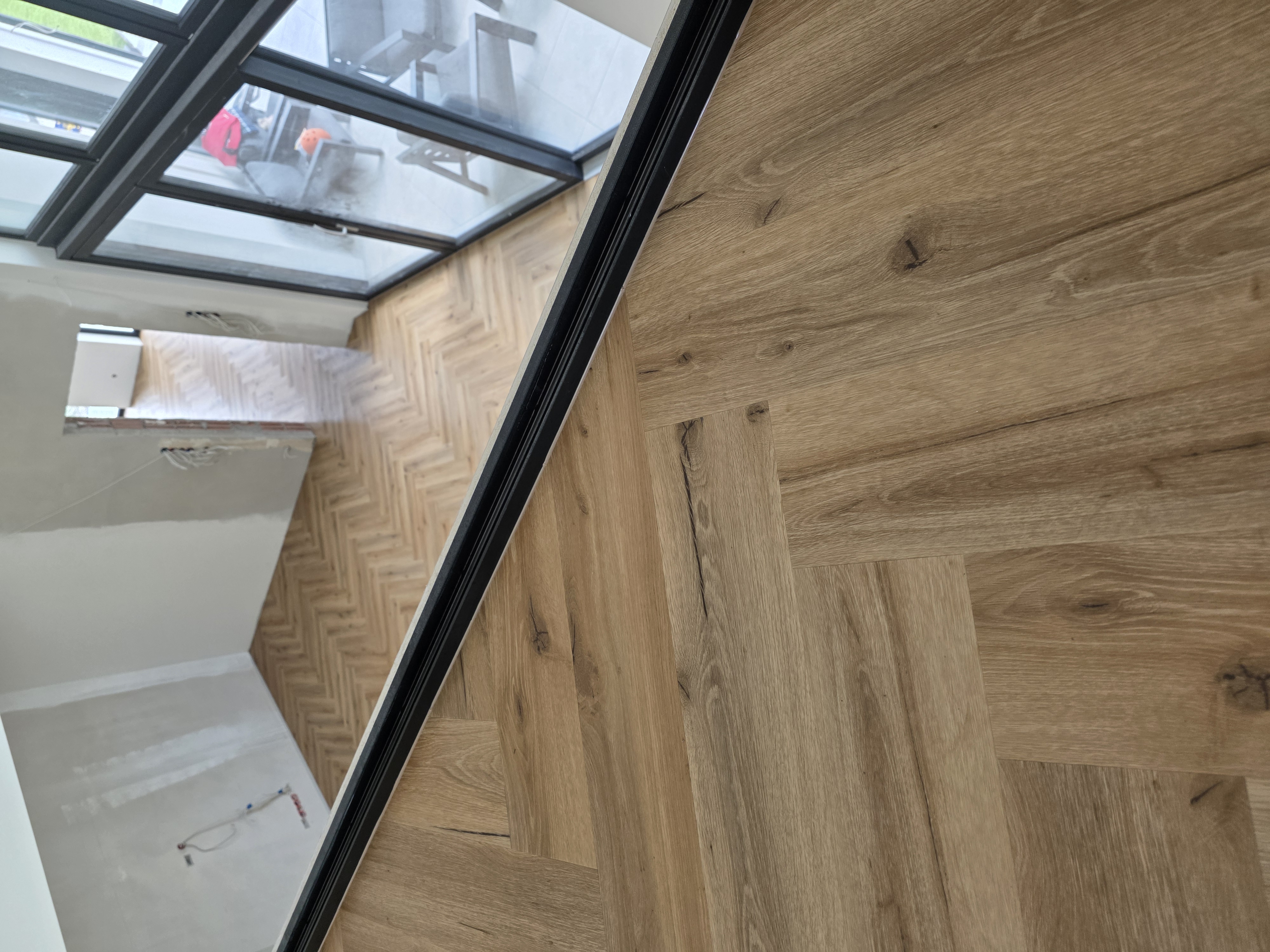Klasyczna jodełka LVT, ponad 400 m² — realizacja LVTownia